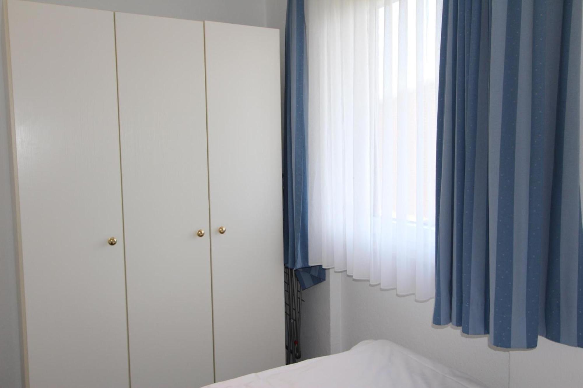 Duenenstrasse 33b, Eg Links Apartment *